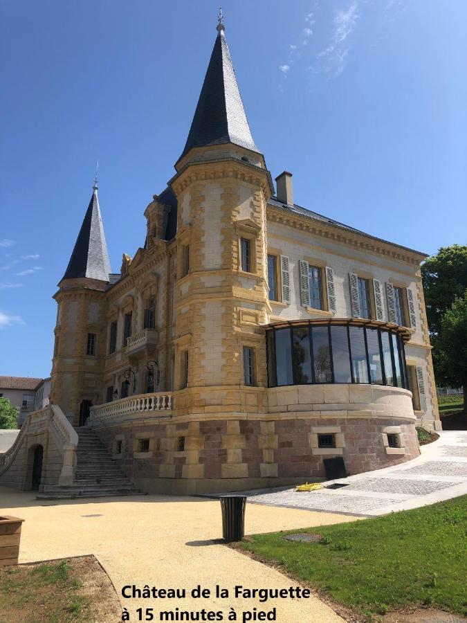 Appartement Au Coeur De Cours La Ville Luaran gambar